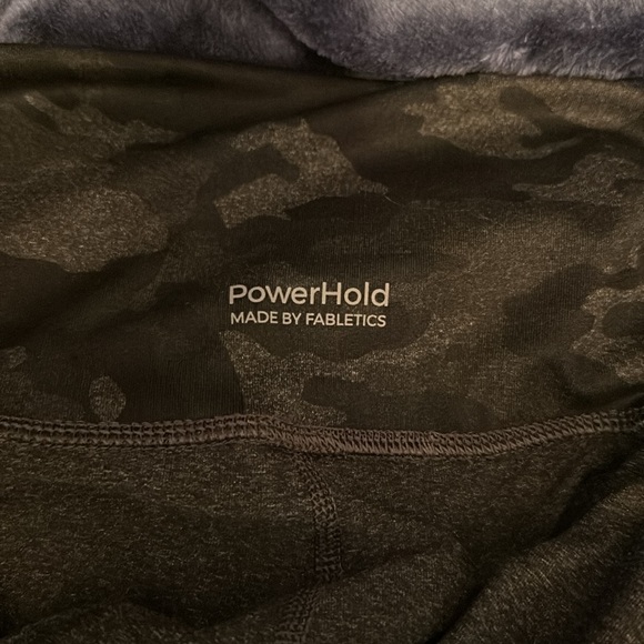 3X/4X Fabletics Powerhold On the Go Leggings - Picture 6 of 6